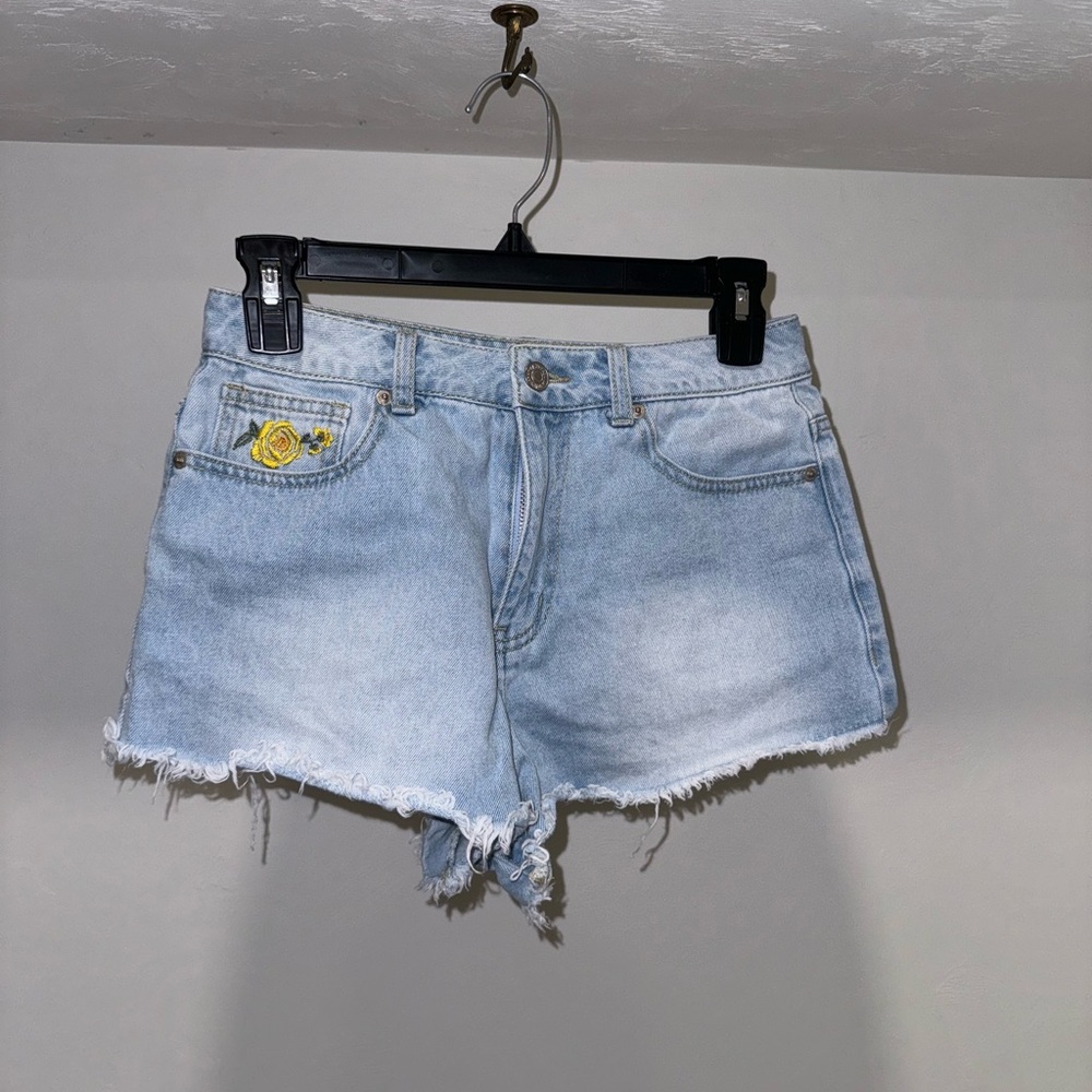 Embroidered forever 21 Jean shorts